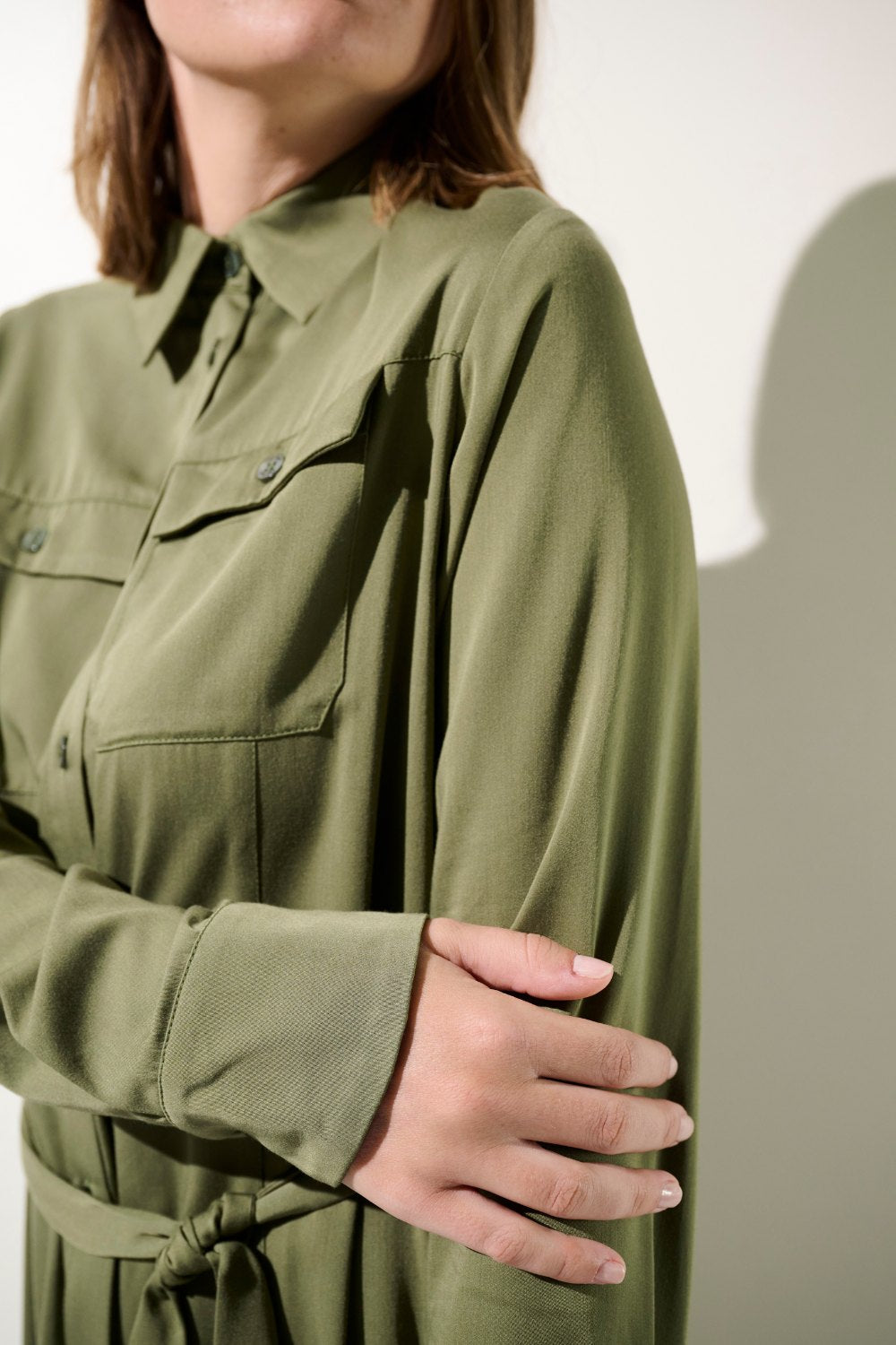 Robe-chemise anti-UV - Rimini verte, élégante pour femme, idéale pour une protection solaire au jardin.