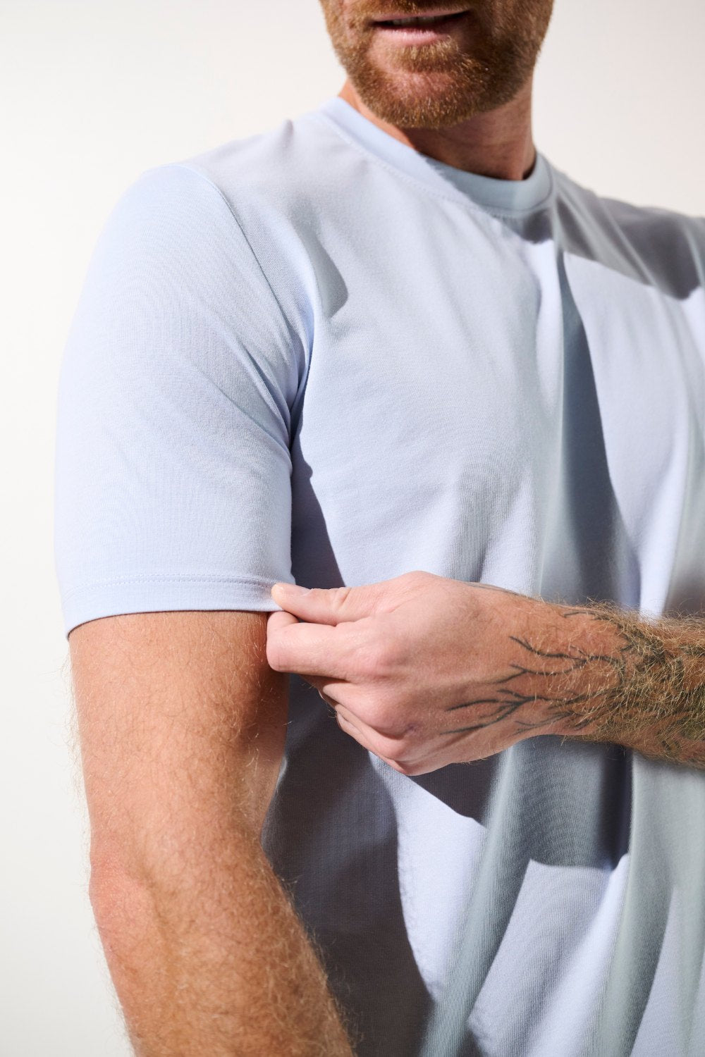 T-shirt anti-UV Saint-Malo pour homme, léger et respirant, protection UPF 50+ pour journées ensoleillées.