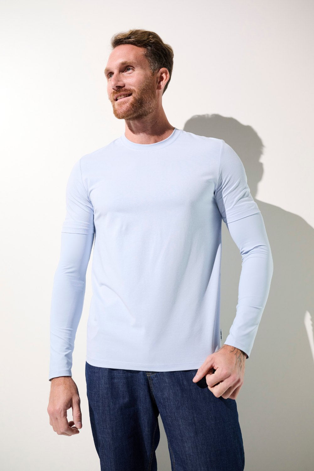 T-shirt anti-UV Saint-Malo bleu clair pour homme, léger et respirant, UPF 50+ pour une protection solaire efficace.