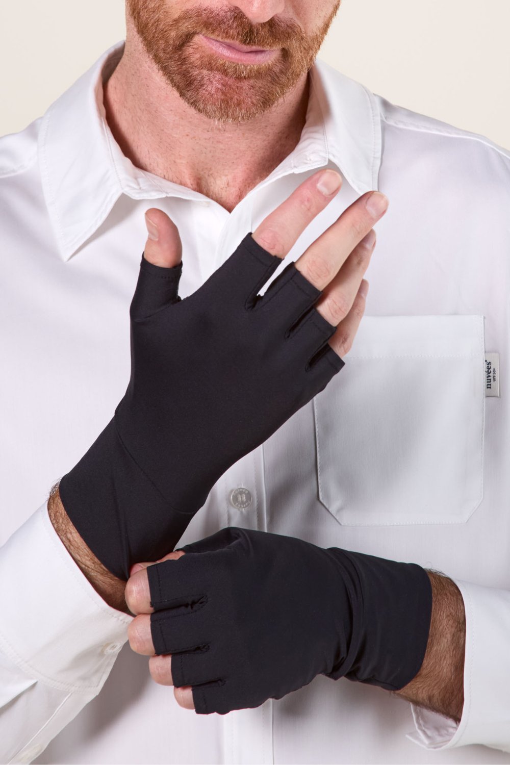 Mitaines anti-UV noires pour homme, offrant protection solaire UPF50+ et confort lors d'activités extérieures.