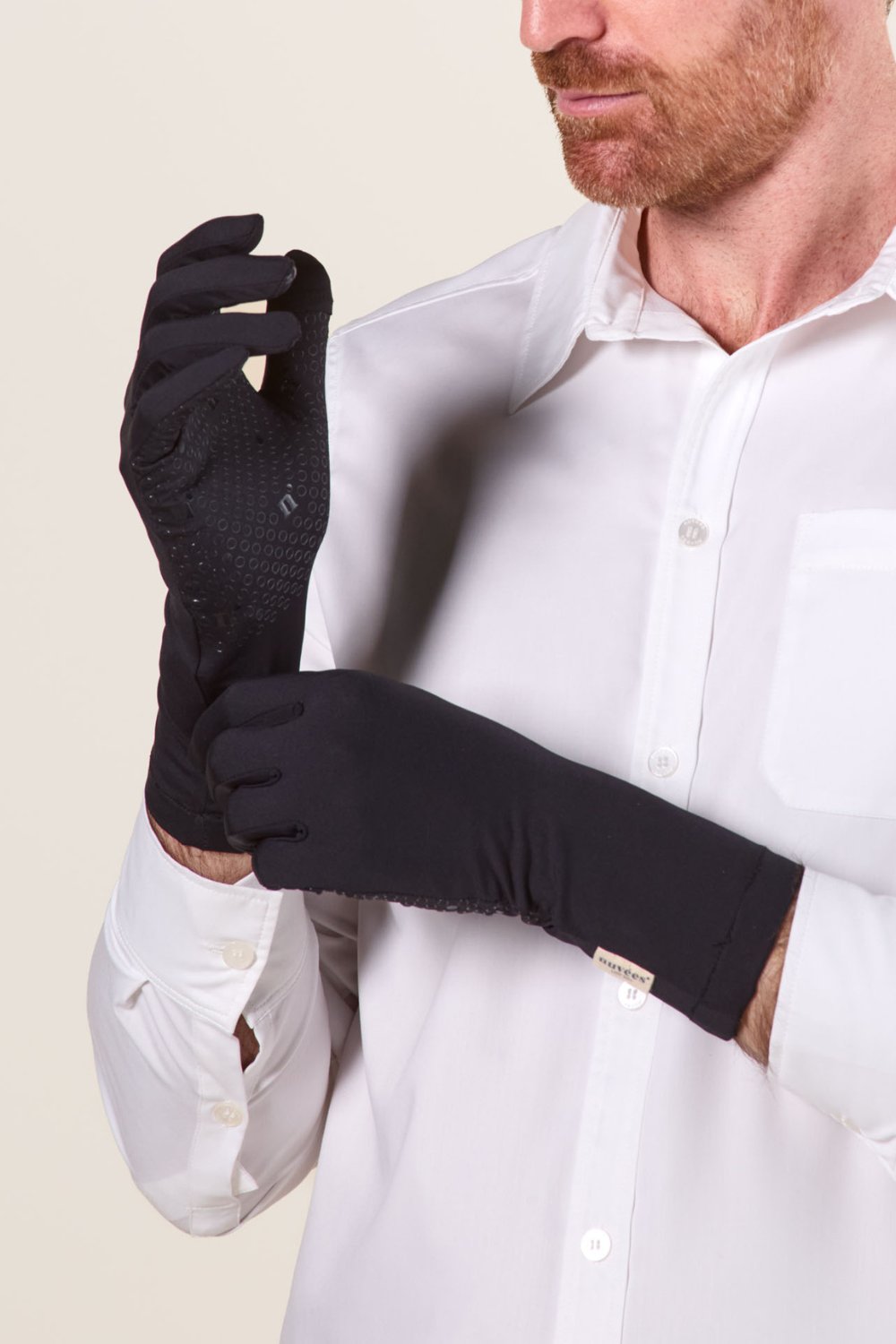 Gants anti-UV noirs pour homme, offrant protection solaire UPF50+ et confort pour les activités extérieures.