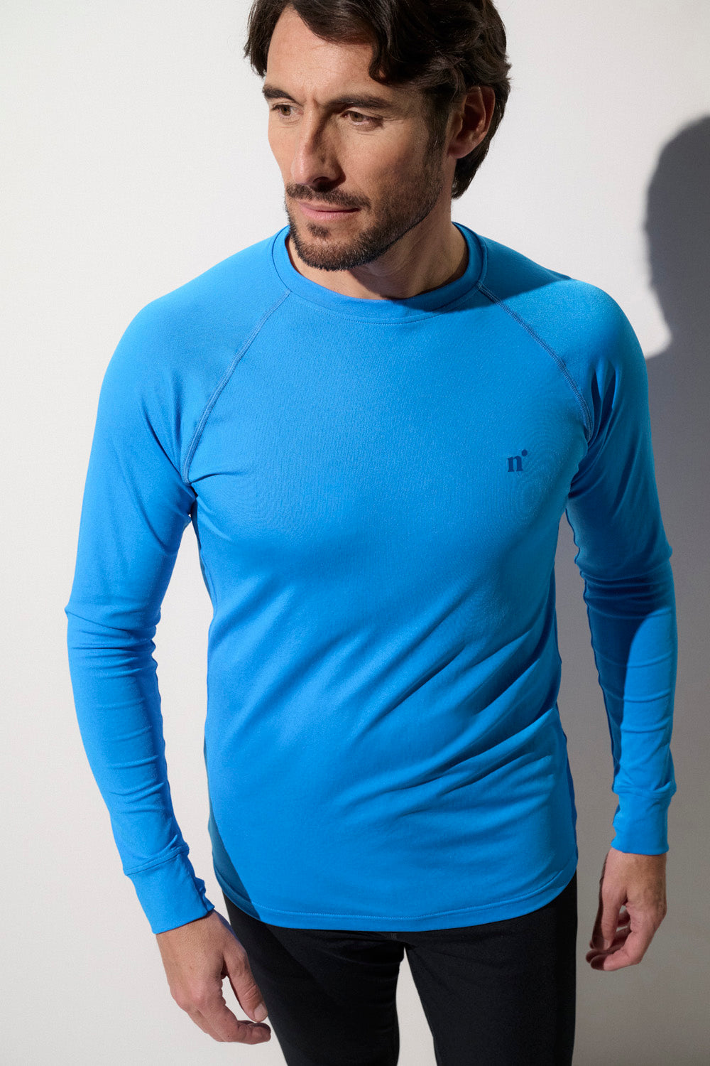 T-shirt de bain anti-UV bleu pour homme, léger, UPF 50+, idéal pour les activités aquatiques au soleil.