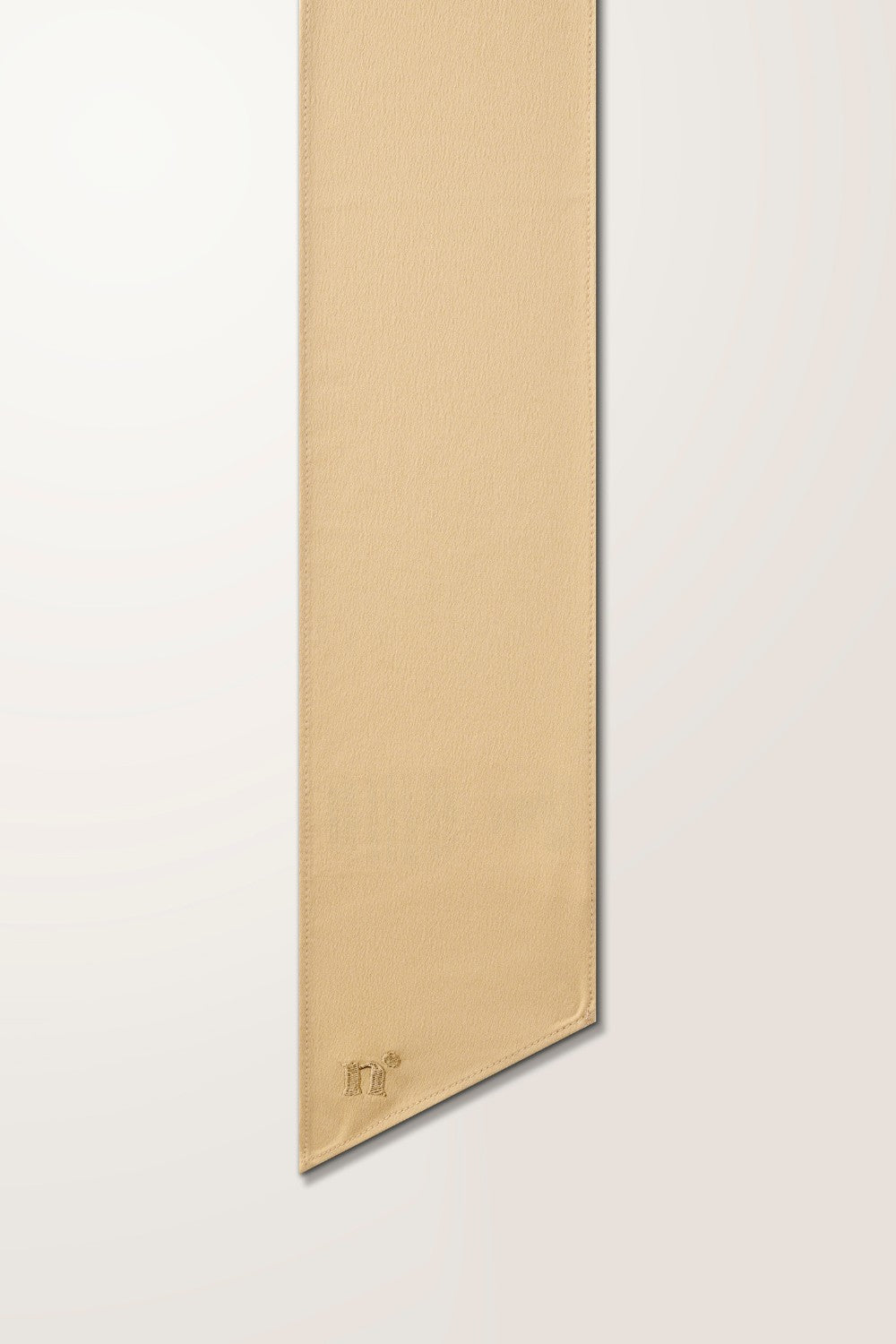 Foulard anti-UV beige pour femme, léger et élégant, conçu pour une protection solaire UPF50+ avec chapeaux Nuvées.