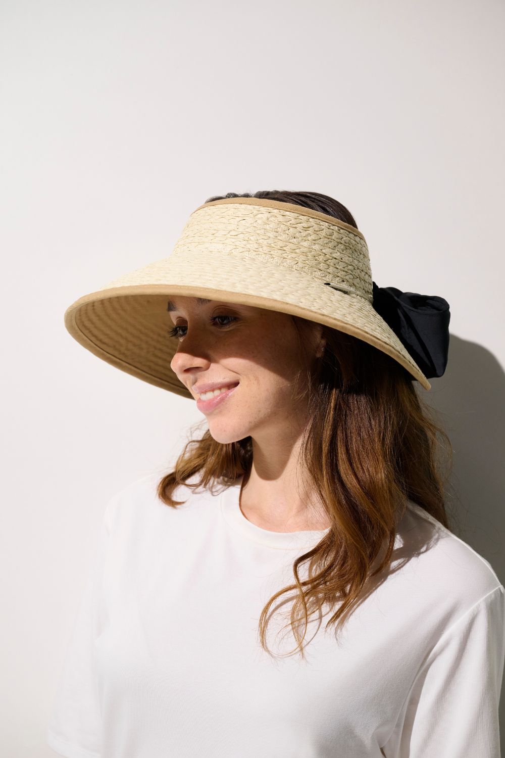 Visière anti-UV - Rimini beige pour femme, élégante, offrant une protection solaire et un maintien confortable.