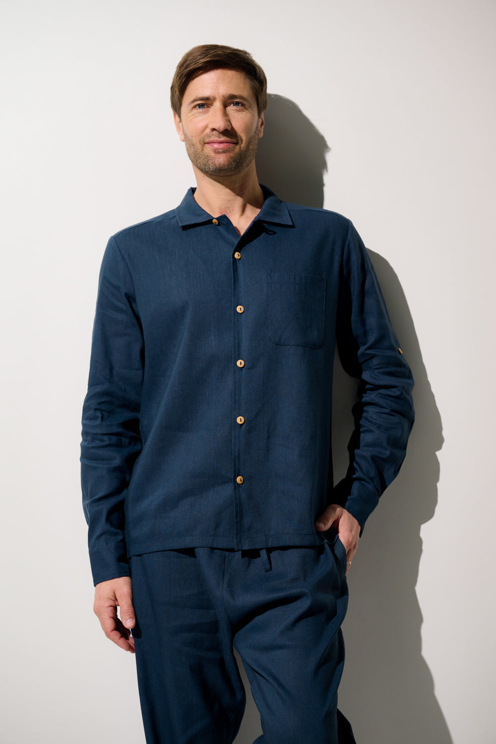 Chemise anti-UV - Sylt pour homme en lin bleu, élégante et confortable, parfaite pour une protection solaire quotidienne.