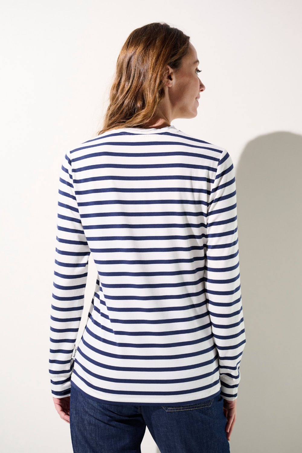 T-shirt anti-UV à rayures pour femme, léger et confortable, certifié UPF 50+, idéal pour les activités en extérieur.