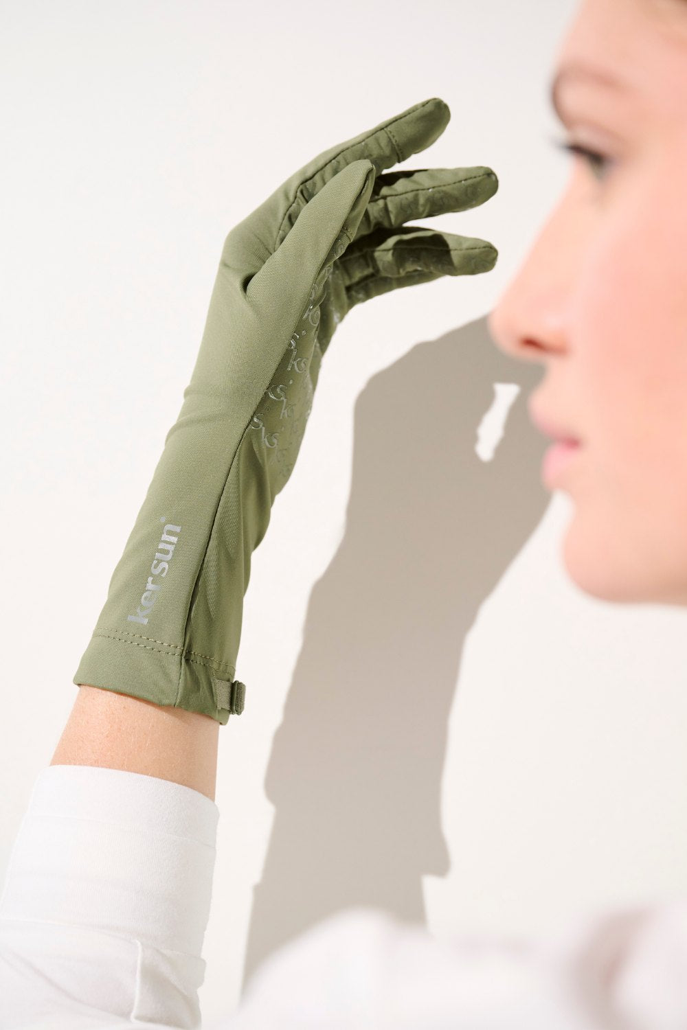 Gants anti-UV - Mojave en vert kaki, légers et confortables, offrant protection solaire UPF 50+ pour femme.