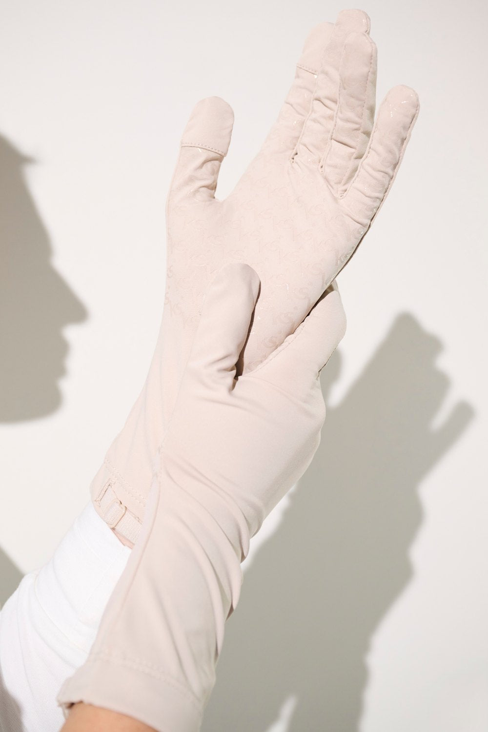 Gants anti-UV - Mojave en beige, légers et respirants, offrant protection solaire UPF 50+ pour activités extérieures.