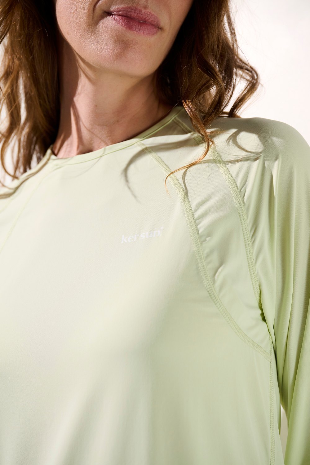 T-shirt anti-UV - Oasis femme, léger et respirant, couleur vert clair, avec protection UPF 50+ pour activités sportives.