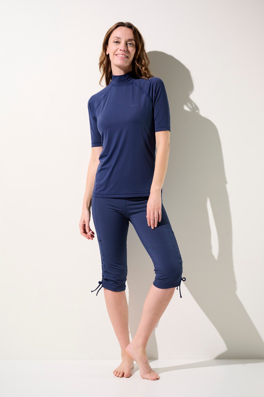 T-shirt de bain anti-UV - Malibu, bleu marine, à manches courtes pour femme, idéal pour les activités aquatiques.