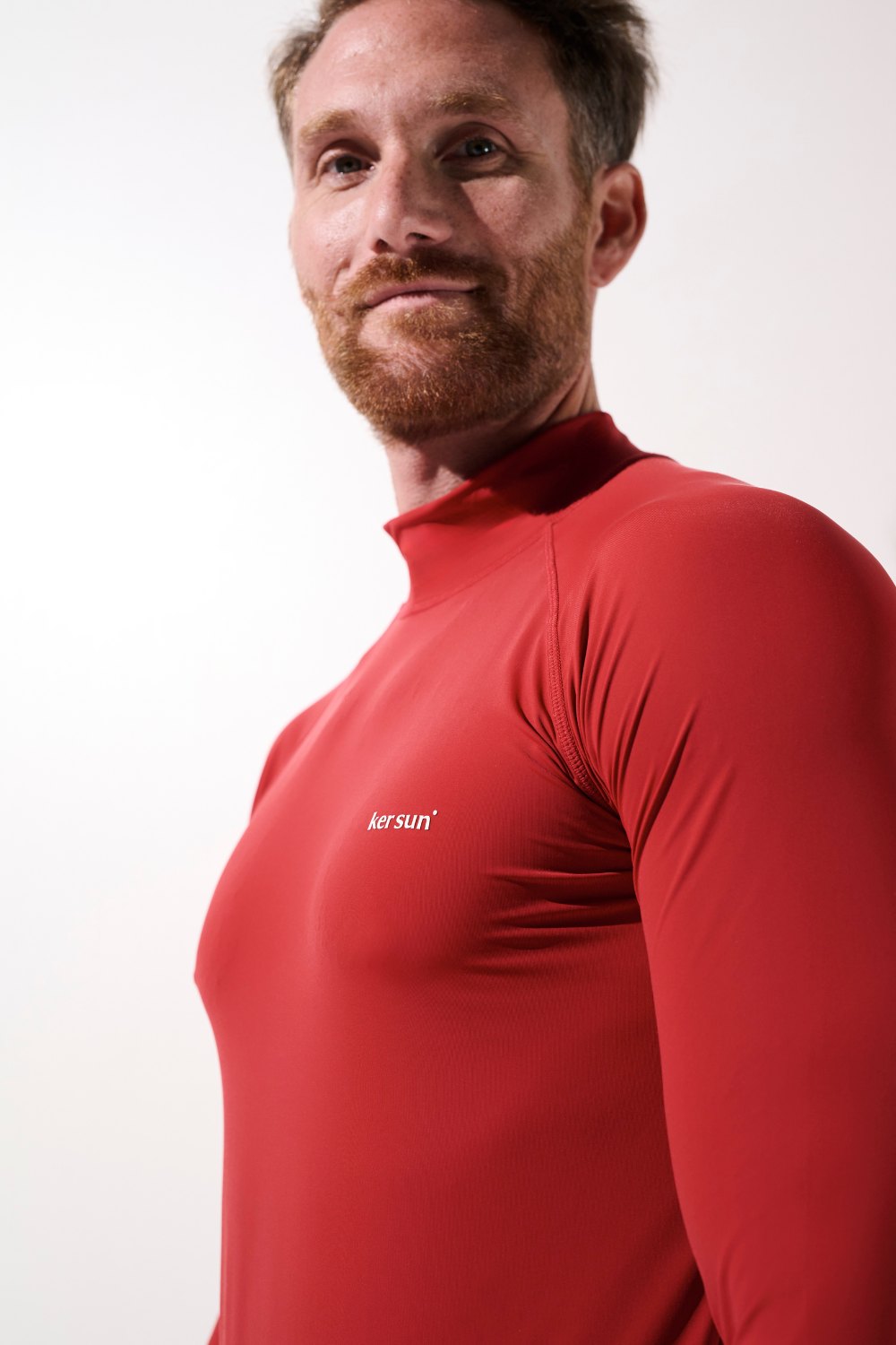 T-shirt de bain anti-UV - Malibu, rouge pour homme, UPF 50+ et tissu léger pour activités aquatiques.