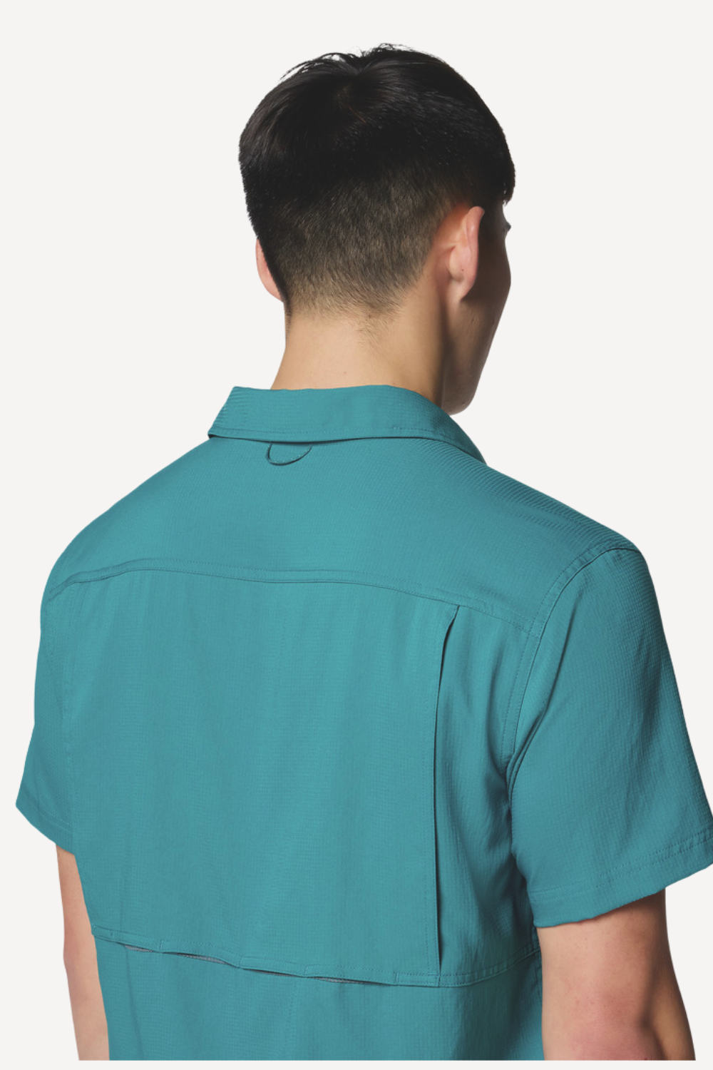 Chemise anti-UV turquoise pour homme, légère et respirante avec protection solaire UPF50+.