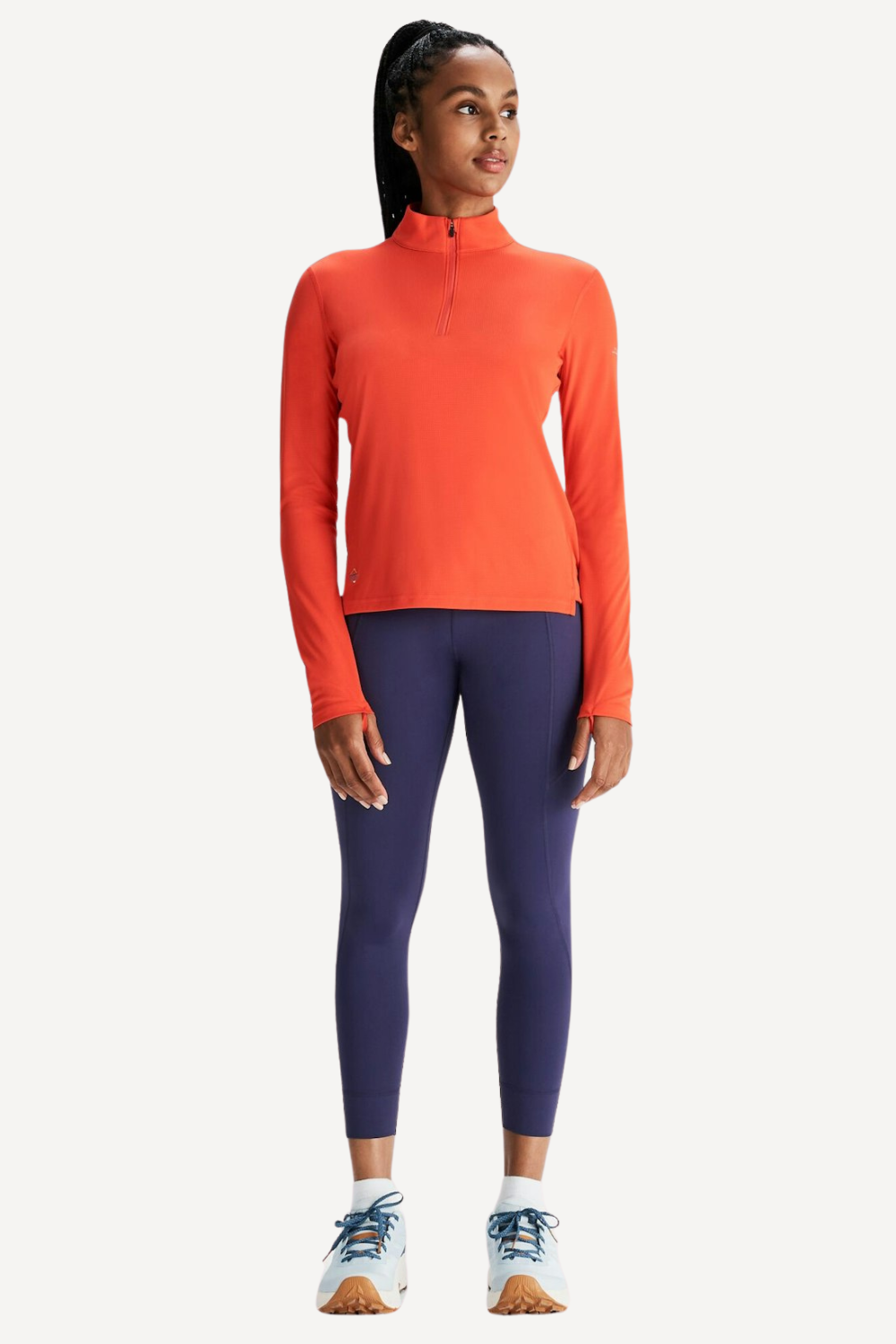 T-shirt anti-UV rouge à manches longues pour femme, léger et confortable, idéal pour les activités de plein air.