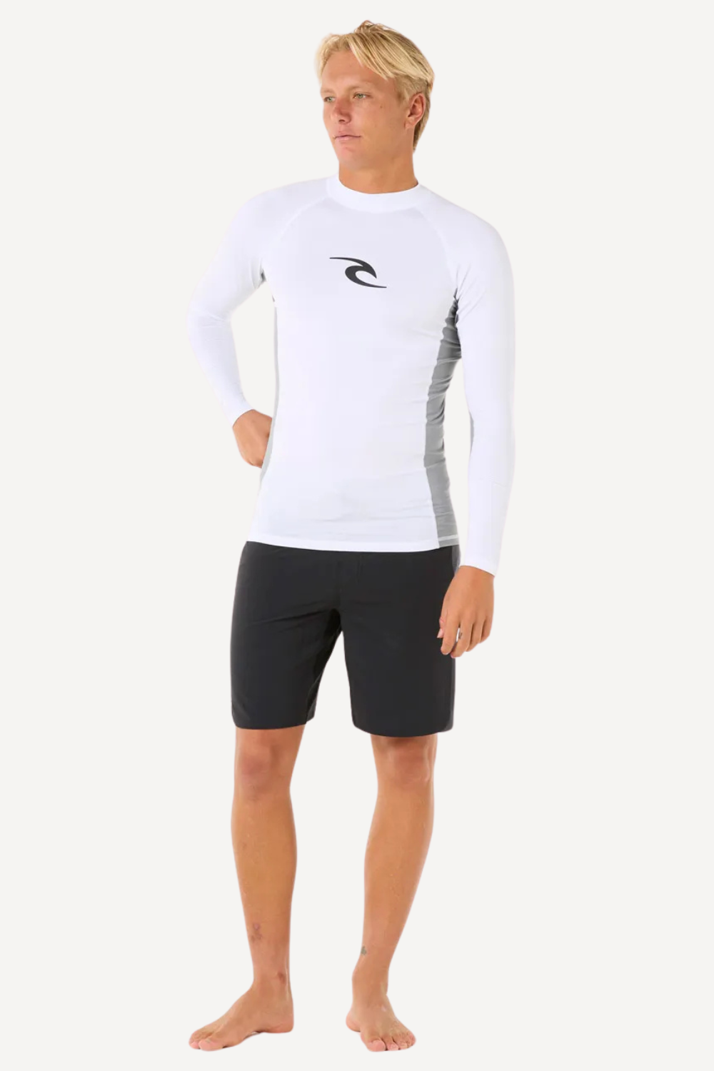 T-shirt de bain anti-UV blanc UPF50+ pour homme, idéal pour le surf et la protection solaire.