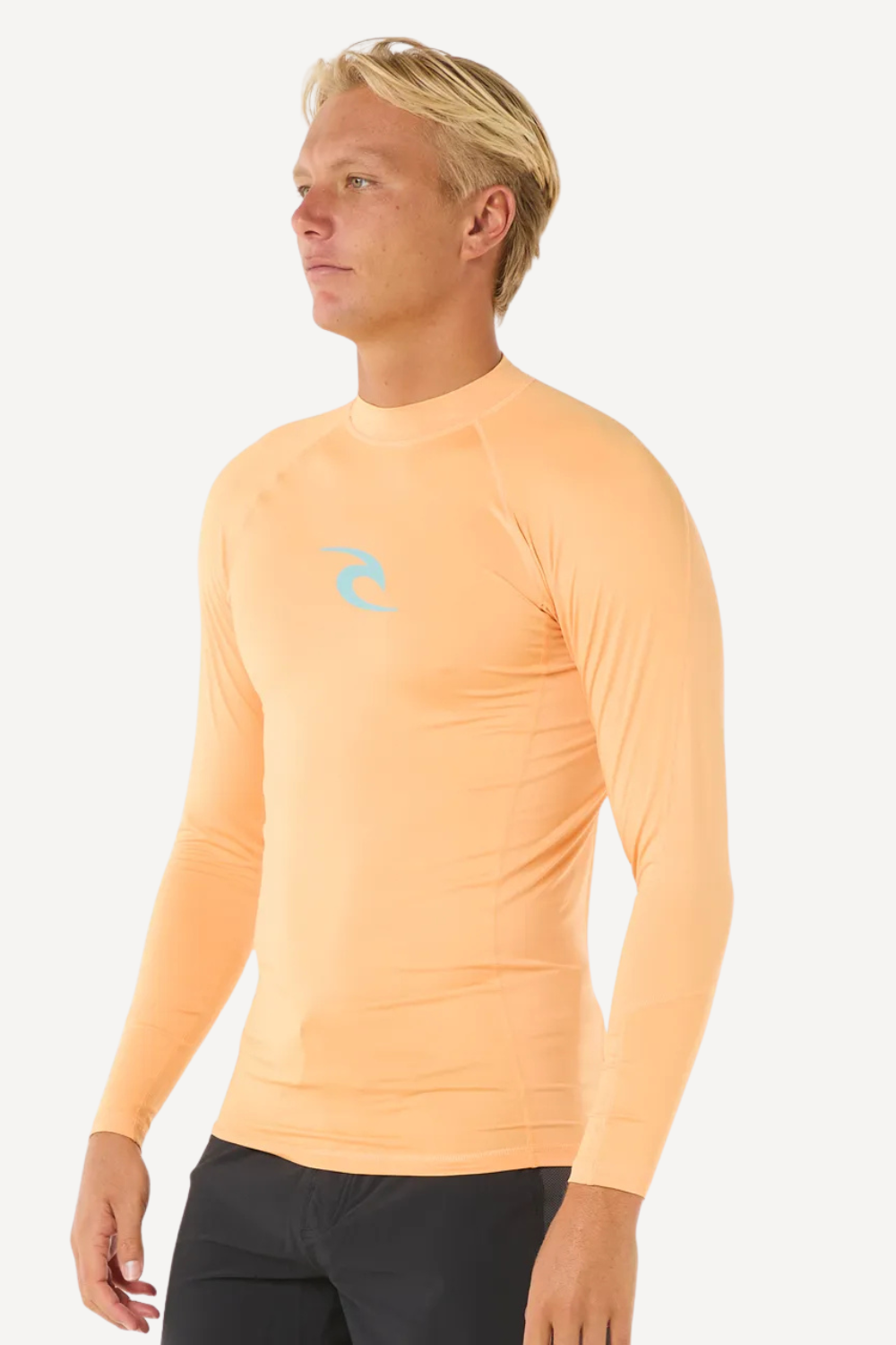 T-shirt de bain anti-UV orange pour homme, manches longues, UPF 50+ idéal pour la plage et les sports aquatiques.