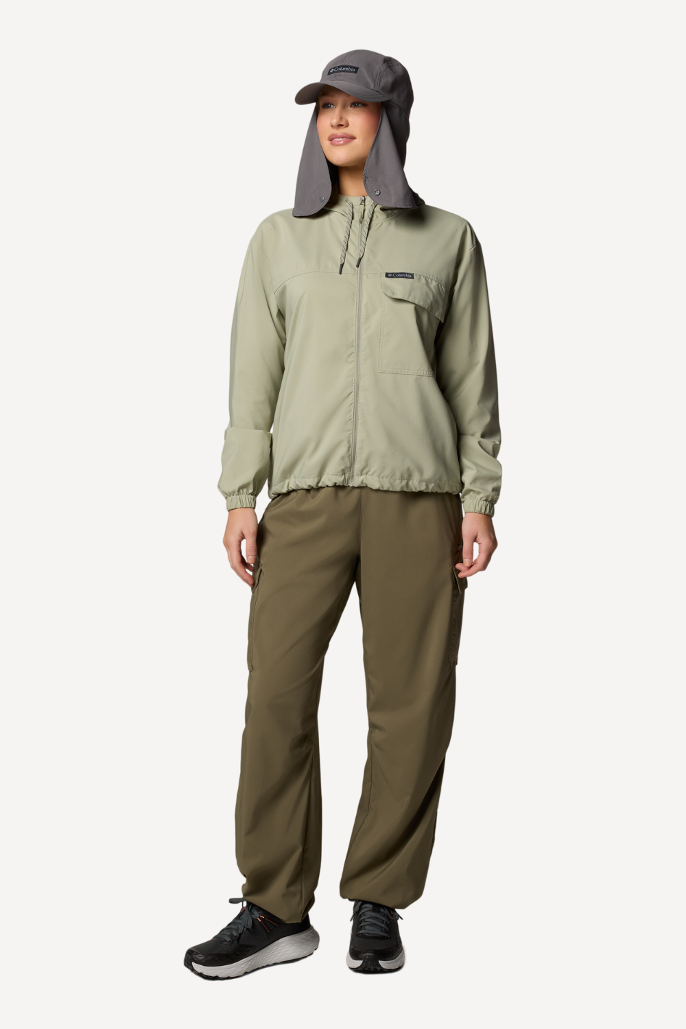 Veste anti-UV verte UPF50+ pour femme, légère et respirante, idéale pour les activités en extérieur.