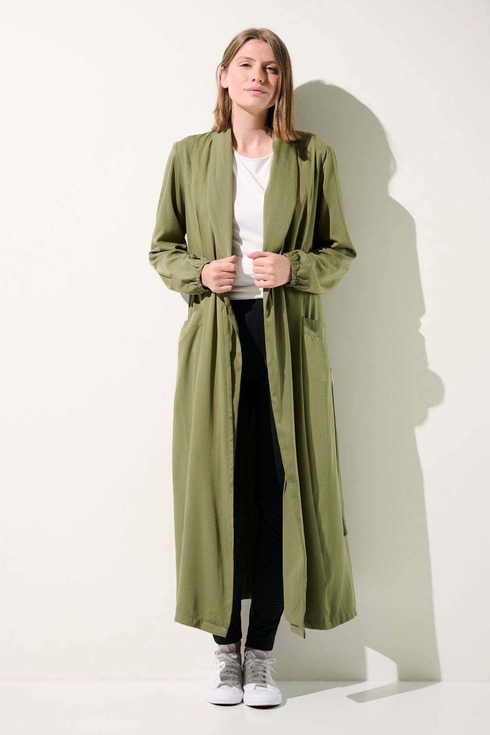 Kimono anti-UV - Rimini vert olive pour femme, léger et respirant, offrant une protection solaire UPF 50+.