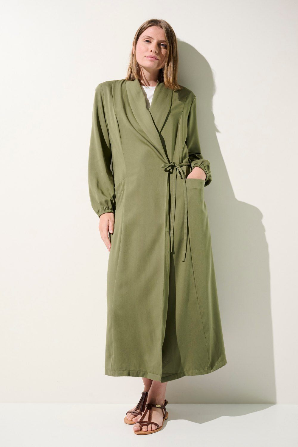 Kimono anti-UV - Rimini vert olive pour femme, léger et confortable, idéal pour se protéger du soleil.