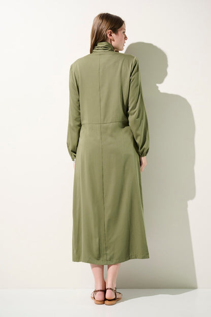 Kimono anti-UV - Rimini vert olive, long et léger, parfait pour une protection solaire élégante en extérieur.