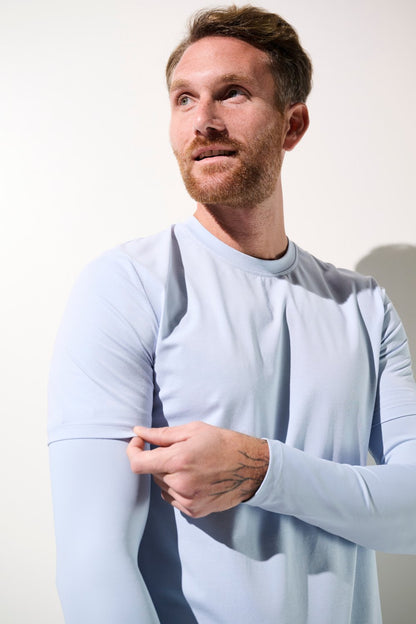 T-shirt anti-UV bleu clair pour homme, léger et respirant, UPF 50+, idéal pour la protection solaire.