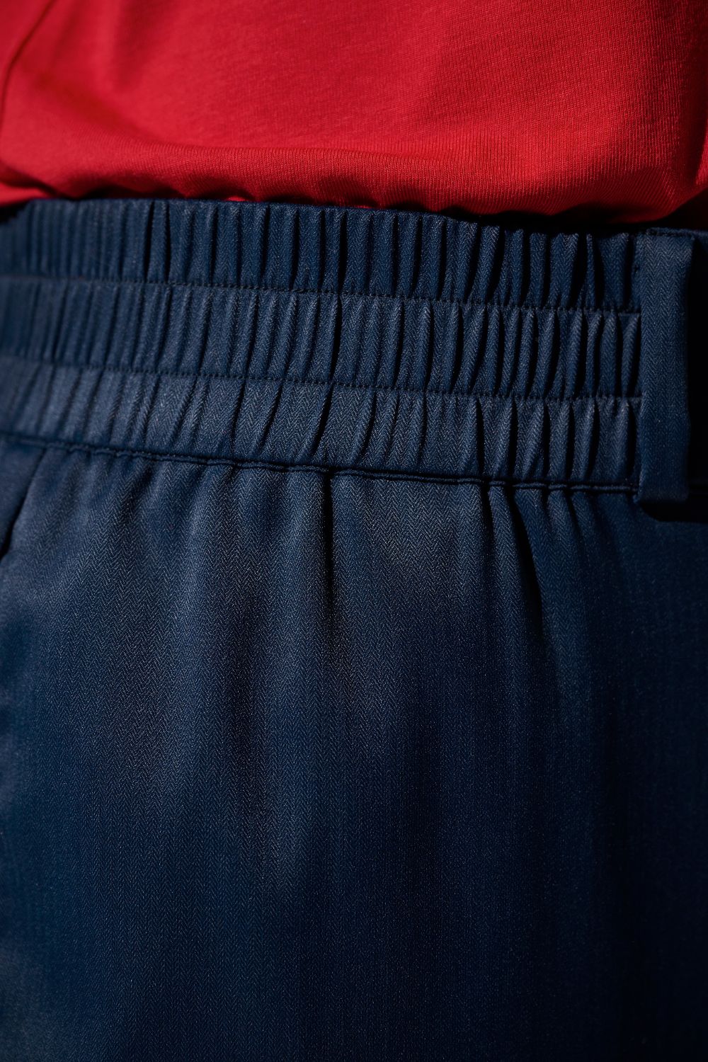 Détail de pantalon anti-UV - Faro pour femme, tissu léger, ceinture élastique, élégant.
