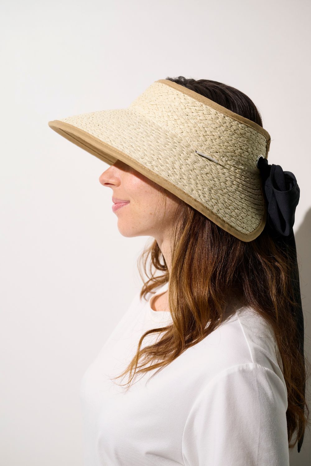 Visière anti-UV - Rimini, élégante, avec ruban noir, pour femme, protégeant efficacement du soleil.