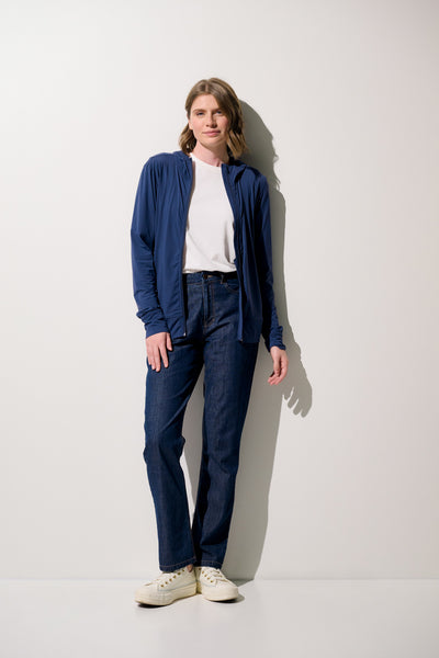 Veste anti-UV - Oasis bleue pour femme, légère et élégante, offrant une protection solaire UPF 50+.
