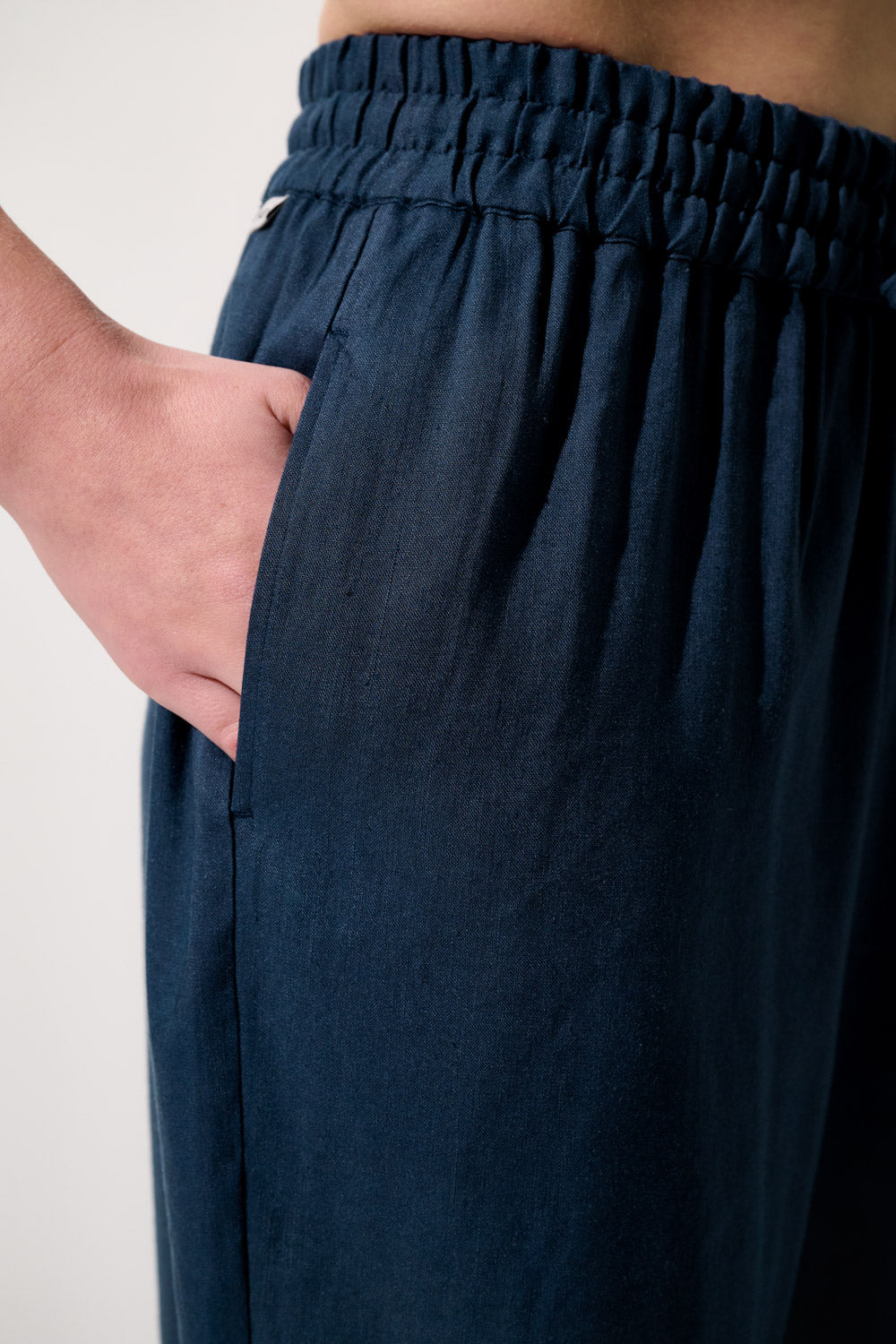 Pantalon anti-UV - Sylt pour femme, en lin léger, coupe élégante et pratique avec poches, coloris bleu.