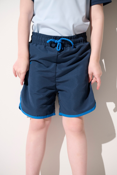 Short de bain anti-UV - Fidji bleu pour enfant, léger et confortable, offrant une protection solaire UPF 50+.