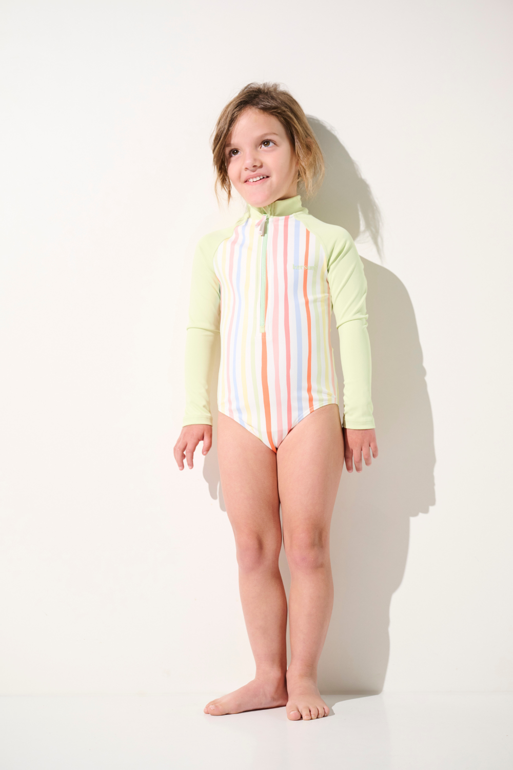 Maillot de bain anti-UV manches longues - Flores pour fille, rayé, UPF 50+, idéal pour les activités aquatiques.
