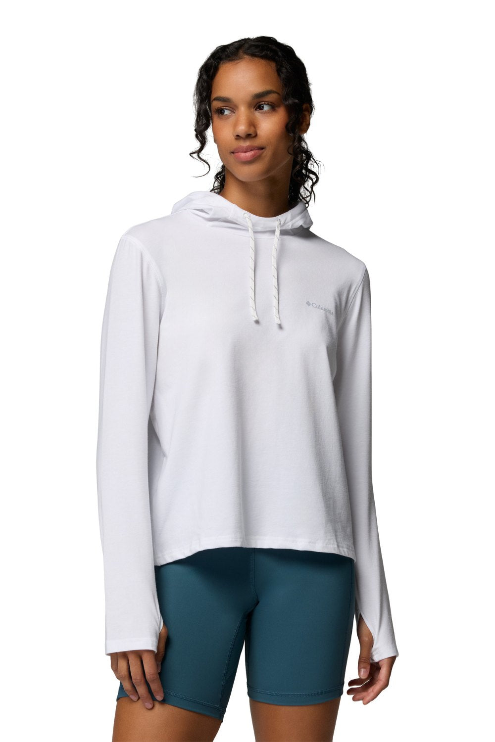 Sweat-shirt anti-UV blanc UPF 50+ pour femme, confortable et léger, parfait pour les activités en plein air.