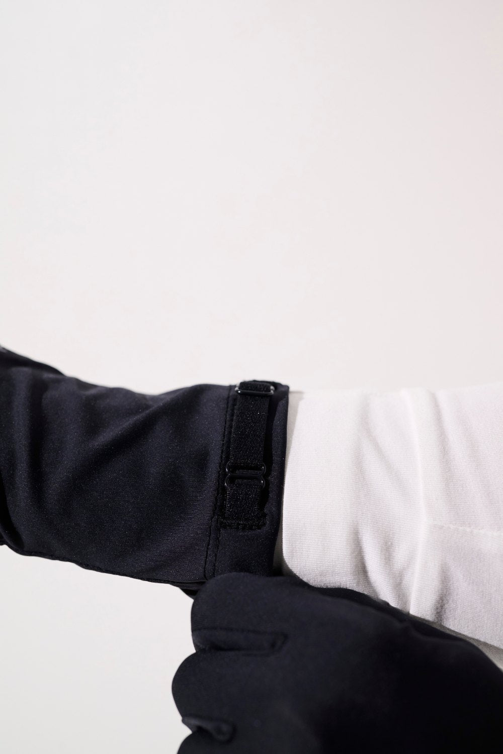 Gants anti-UV - Mojave en noir, avec fermeture ajustable, offrant protection solaire UPF 50+.