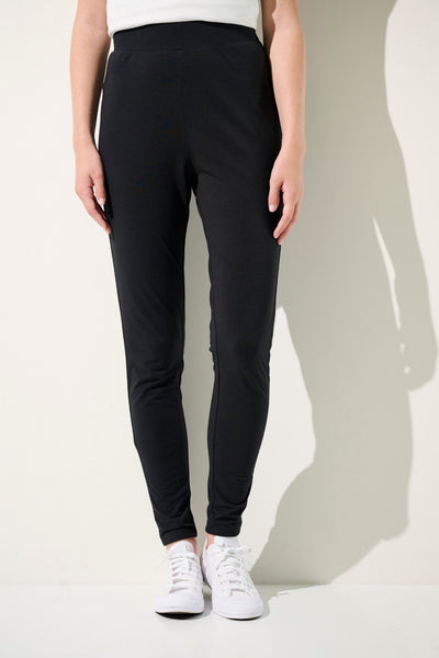 Legging anti-UV noir pour femme, léger et confortable, idéal pour activités ensoleillées avec protection UPF 50+.