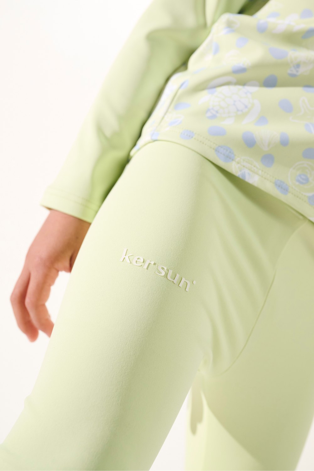Legging de bain anti-UV - Samoa, vert clair, pour enfant, offrant protection solaire UPF 50+ lors d'activités aquatiques.