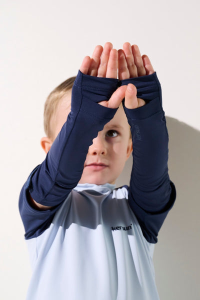 Manches anti-UV - Gobi pour enfant, tissu léger et extensible, couleur marine, offrant une protection solaire UPF 50+.
