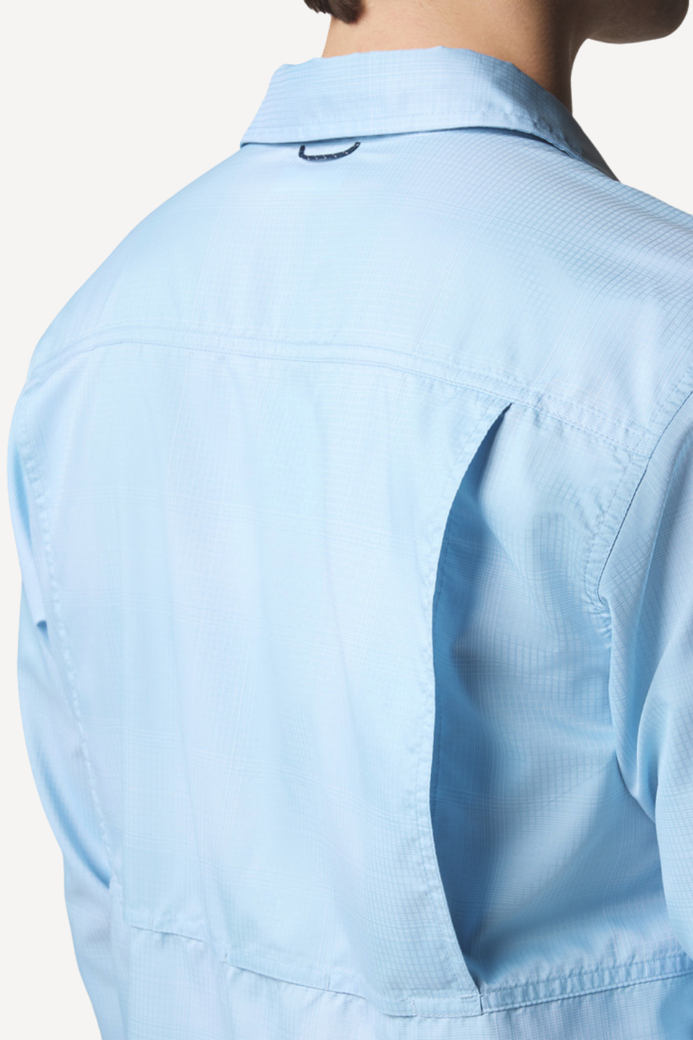 Chemise anti-UV Columbia bleu clair avec manches longues, légère et respirante, offrant une protection solaire UPF50+.