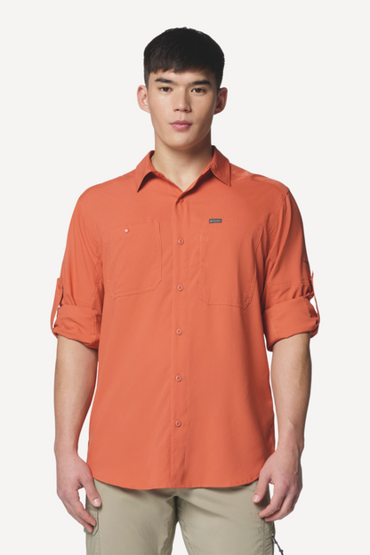 Chemise anti-UV orange pour homme, légère et respirante, certifiée UPF50+ pour une protection solaire optimale.