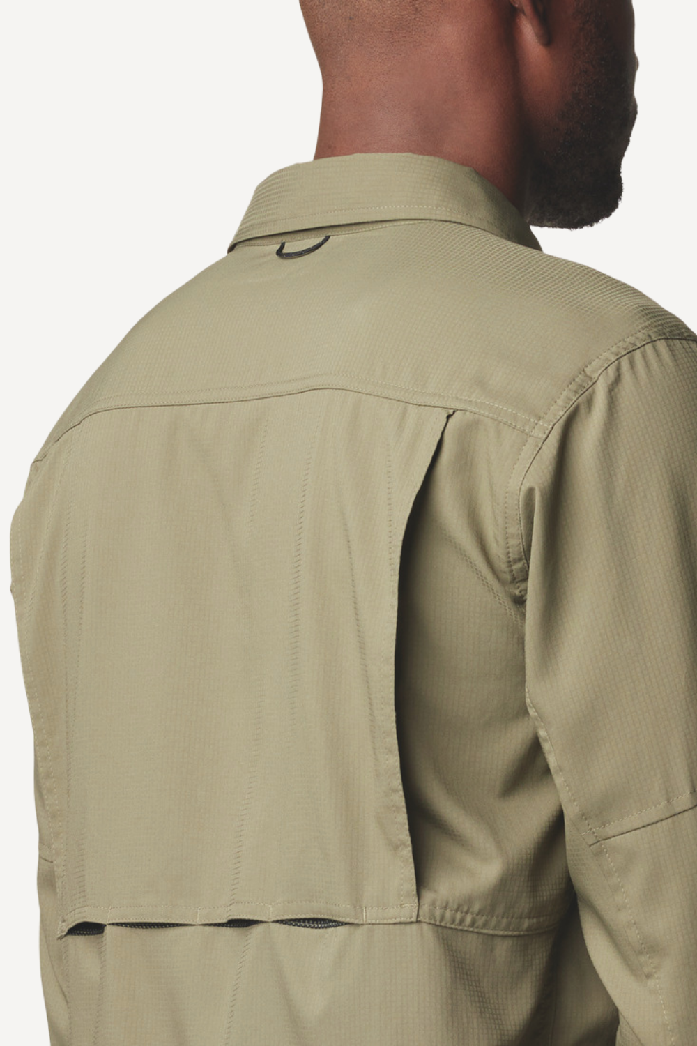Chemise anti-UV légère pour homme, couleur olive, avec protection UPF50+ et design aéré pour un confort optimal.