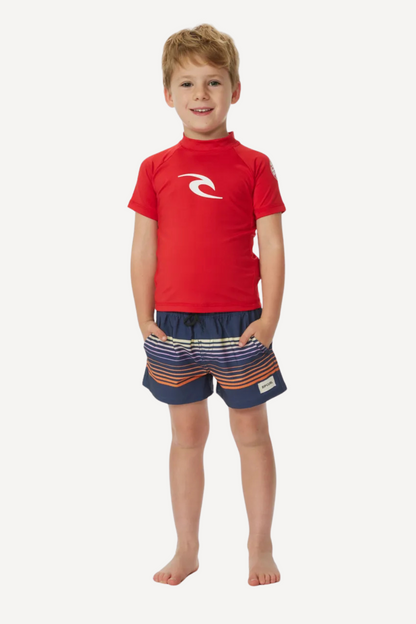 T-shirt de bain anti-UV rouge pour garçon, UPF 50+, idéal pour la plage et les sports aquatiques.