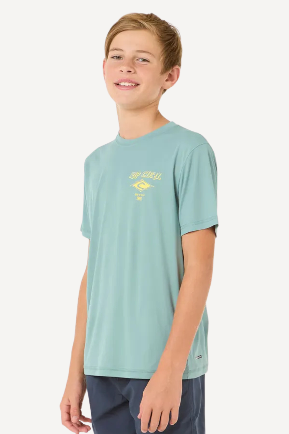 T-shirt de bain anti-UV bleu clair pour garçon, léger et confortable, UPF 50+ pour une protection solaire optimale.