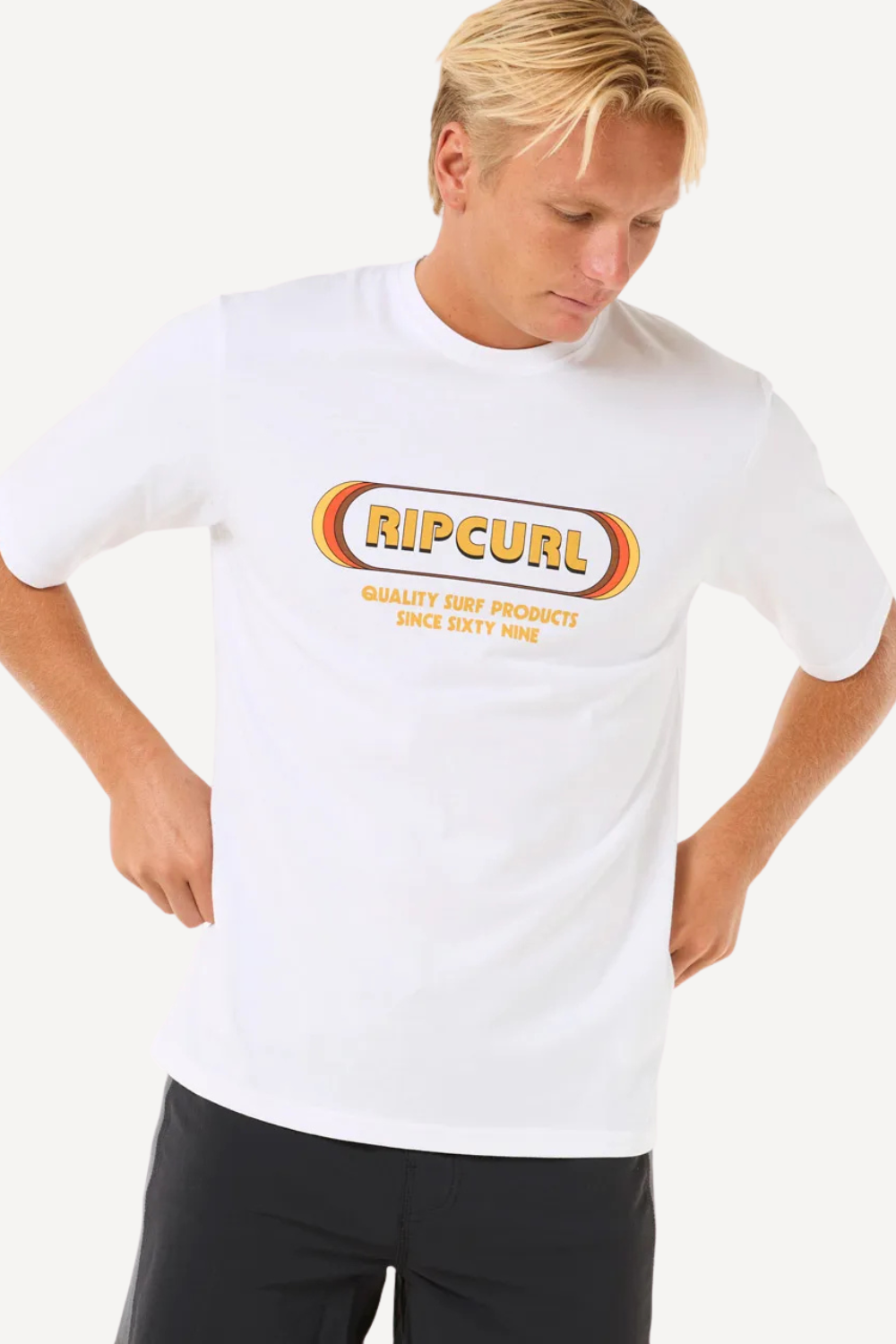 T-shirt de bain anti-UV blanc pour homme, UPF 50+, avec logo Rip Curl, idéal pour les activités en extérieur.