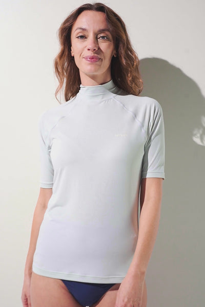 T-shirt de bain anti-UV - Malibu, coupe ajustée pour femme, léger, UPF 50+, idéal pour activités aquatiques.