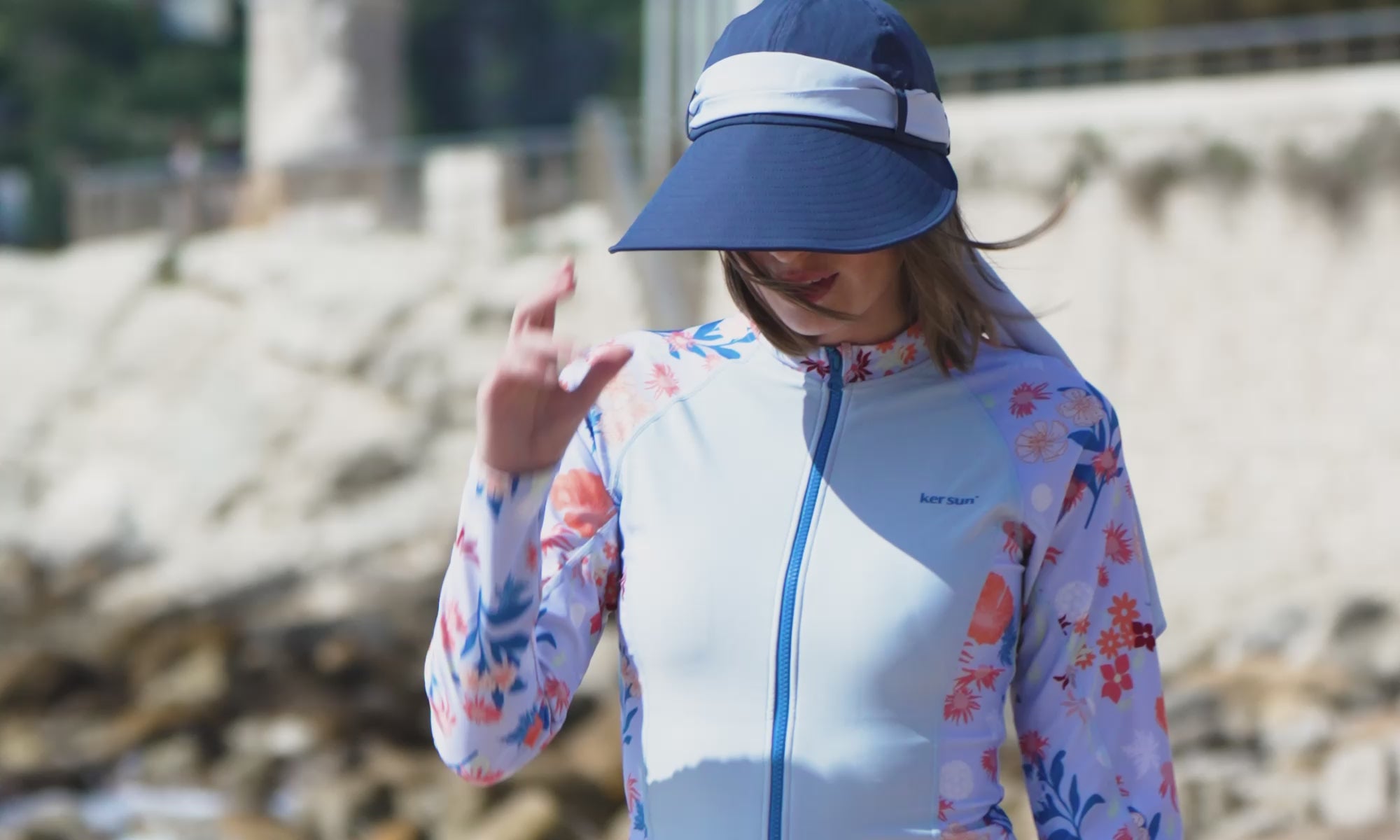 Carica il video: Chapeaux et Vêtements anti-UV Ker Sun pour Femme et Homme